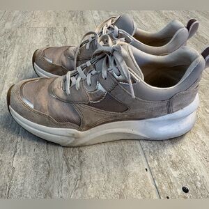 UGG La Hills Platform Sneakers